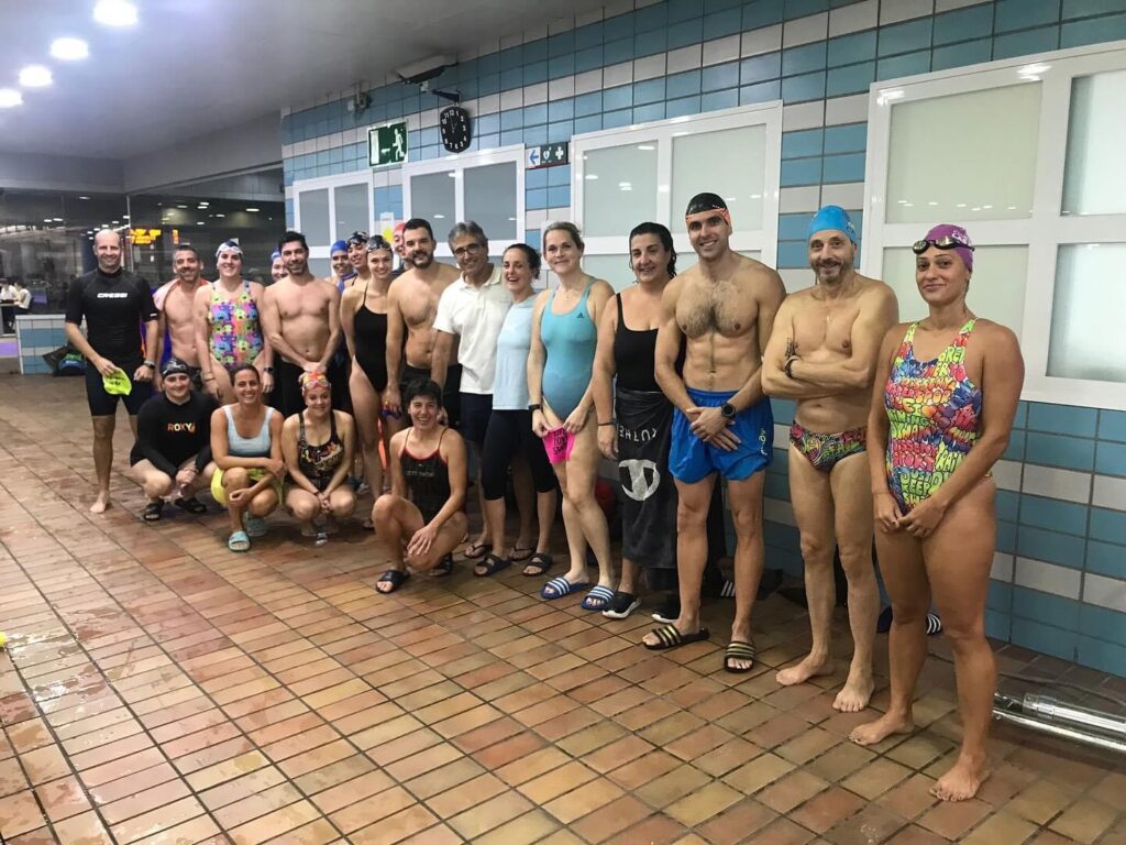 Assistents al Curso de especialista en natación terapéutica a la piscina del centre M86 de Madrid